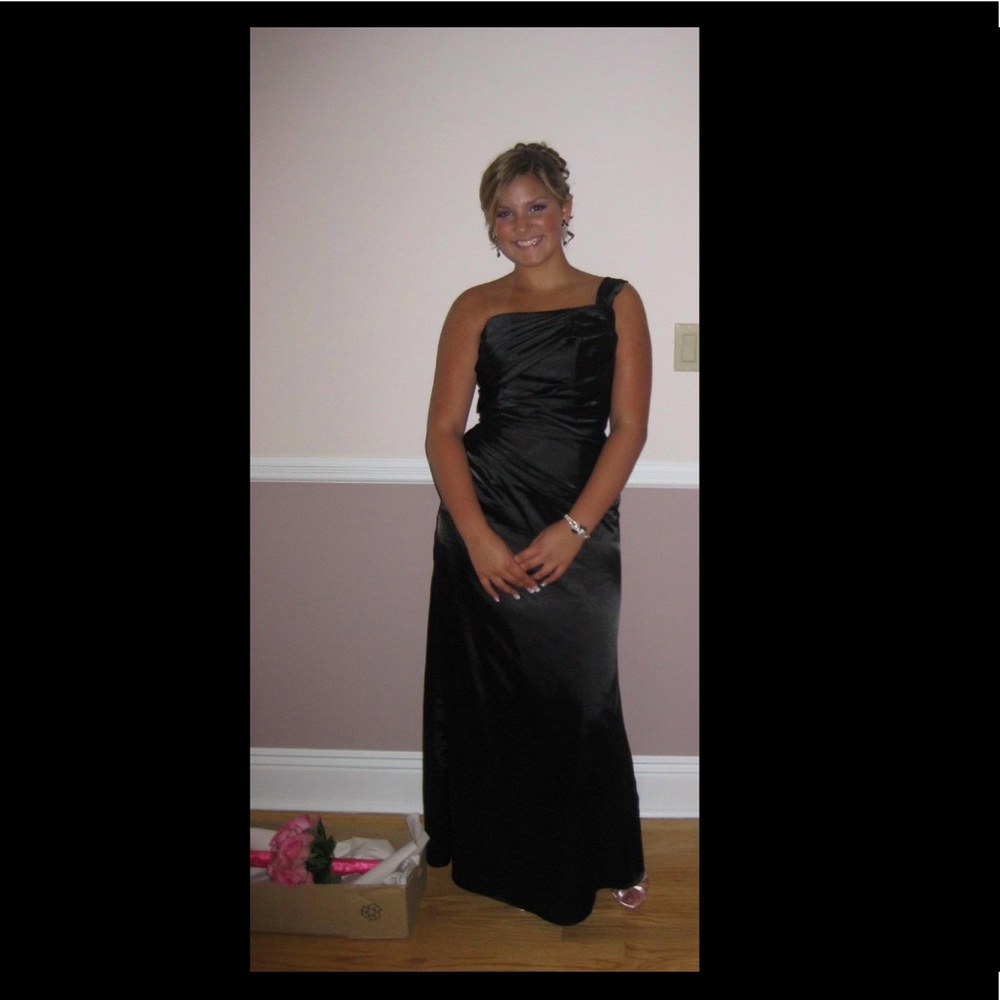 Size 8 Black Polyester Corset Bridesmaid Gown